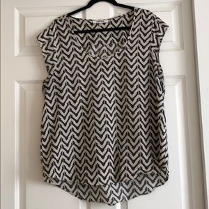 Geometric chevron pattern blouse